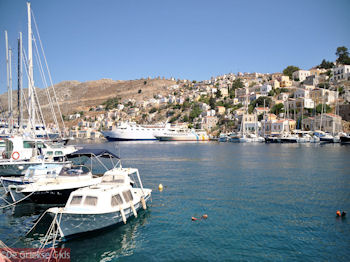 De haven van Symi - Eiland Symi - Foto van https://www.grieksegids.nl/fotos/grieksegidsinfo-fotos/albums/userpics/10001/normal_eiland-symi-44.jpg