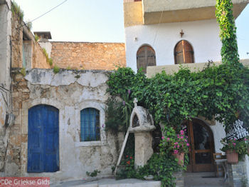 Traditionele huisjes in Eleftherna - Foto van https://www.grieksegids.nl/fotos/grieksegidsinfo-fotos/albums/userpics/10001/normal_eleftherna-rethymnon.jpg