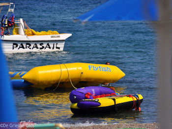 Alle watersporten zijn in Faliraki mogelijk - Foto van https://www.grieksegids.nl/fotos/grieksegidsinfo-fotos/albums/userpics/10001/normal_faliraki-rhodos-11.jpg