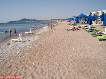 Faliraki beach - Foto van https://www.grieksegids.nl/fotos/grieksegidsinfo-fotos/albums/userpics/10001/normal_faliraki-rhodos-13.jpg