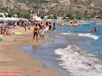 Zandstrand Faliraki - Foto van https://www.grieksegids.nl/fotos/grieksegidsinfo-fotos/albums/userpics/10001/normal_faliraki-rhodos-19.jpg
