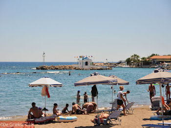 Strand, kerk, haven Faliraki (Rhodos) - Foto van https://www.grieksegids.nl/fotos/grieksegidsinfo-fotos/albums/userpics/10001/normal_faliraki-rhodos-21.jpg