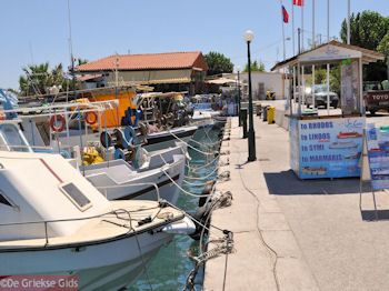 Faliraki haven - Foto van https://www.grieksegids.nl/fotos/grieksegidsinfo-fotos/albums/userpics/10001/normal_faliraki-rhodos-25.jpg