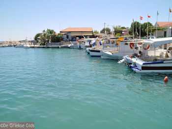 Het haventje van Faliraki - Foto van https://www.grieksegids.nl/fotos/grieksegidsinfo-fotos/albums/userpics/10001/normal_faliraki-rhodos-26.jpg