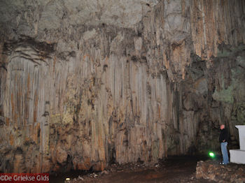 De grotten van Melidoni Kreta - Foto van https://www.grieksegids.nl/fotos/grieksegidsinfo-fotos/albums/userpics/10001/normal_grot-melidoni-2.jpg