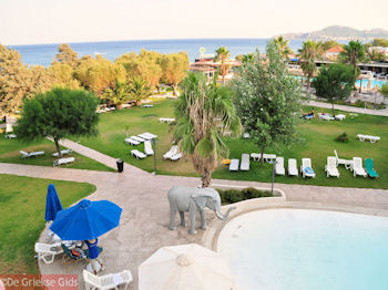 Vanaf balkon Hotel Esperides Family Faliraki - Foto van https://www.grieksegids.nl/fotos/grieksegidsinfo-fotos/albums/userpics/10001/normal_hotel-esperides-family-faliraki-02.jpg