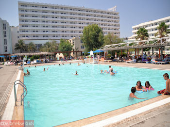 Zicht op Hotel Esperides Family Faliraki - Foto van https://www.grieksegids.nl/fotos/grieksegidsinfo-fotos/albums/userpics/10001/normal_hotel-esperides-family-faliraki-05.jpg