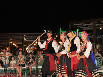 Griekse avond - Hotel Esperides Family Faliraki - Foto van https://www.grieksegids.nl/fotos/grieksegidsinfo-fotos/albums/userpics/10001/normal_hotel-esperides-family-faliraki-10.jpg
