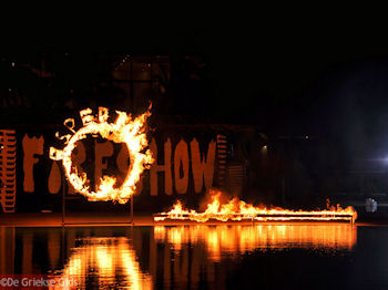 Fireshow - Hotel Esperides Family Faliraki 2009 - Foto van https://www.grieksegids.nl/fotos/grieksegidsinfo-fotos/albums/userpics/10001/normal_hotel-esperides-family-faliraki-14.jpg