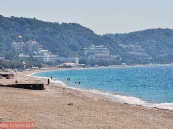 De baai van Ixia op Rhodos - Foto van https://www.grieksegids.nl/fotos/grieksegidsinfo-fotos/albums/userpics/10001/normal_ixia-rhodos-05.jpg