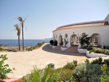 De grote rotonde van de waterbronnen van Kalithea (Rhodos) - Foto van https://www.grieksegids.nl/fotos/grieksegidsinfo-fotos/albums/userpics/10001/normal_kalithea-rhodos-20.jpg
