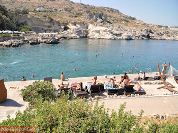 Relaxed loungen in Kalithea (Rhodos) - Foto van https://www.grieksegids.nl/fotos/grieksegidsinfo-fotos/albums/userpics/10001/normal_kalithea-rhodos-23.jpg
