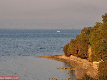 Kiezelstrandje in Eretria | Evia Griekenland - Foto van https://www.grieksegids.nl/fotos/grieksegidsinfo-fotos/albums/userpics/10001/normal_kiezelstrand-negroponte-centraal-evia.jpg