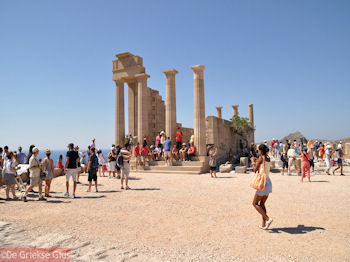 De tempel van Athena Lindia - Lindos (Rhodos) - Foto van https://www.grieksegids.nl/fotos/grieksegidsinfo-fotos/albums/userpics/10001/normal_lindos-rhodos-14.jpg