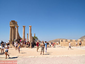De acropolis van Lindos en de tempel van Athena Lindia - Foto van https://www.grieksegids.nl/fotos/grieksegidsinfo-fotos/albums/userpics/10001/normal_lindos-rhodos-15.jpg