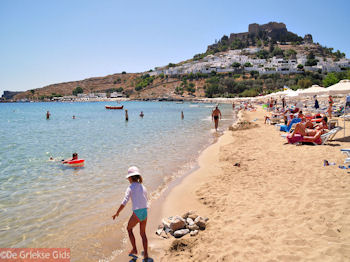 Lindos - Misschien wel het beste strand van Rhodos - Foto van https://www.grieksegids.nl/fotos/grieksegidsinfo-fotos/albums/userpics/10001/normal_lindos-rhodos-20.jpg