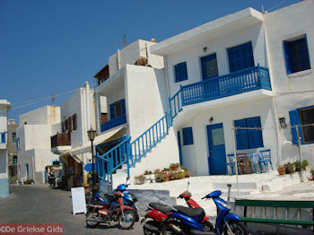 Typisch Griekse kleuren in Mandraki (Nisyros) - Foto van https://www.grieksegids.nl/fotos/grieksegidsinfo-fotos/albums/userpics/10001/normal_mandraki-niros-sygriekse-tinten.jpg