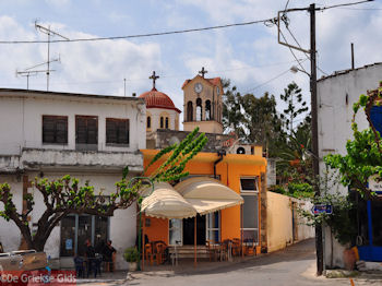 Centrale plein van Melidoni - Foto van https://www.grieksegids.nl/fotos/grieksegidsinfo-fotos/albums/userpics/10001/normal_melidoni-rethymnon-1.jpg