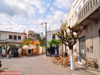 Kopje koffie in Melidoni - Foto van https://www.grieksegids.nl/fotos/grieksegidsinfo-fotos/albums/userpics/10001/normal_melidoni-rethymnon-3.jpg