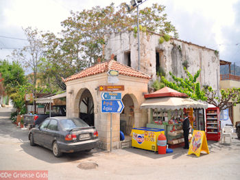 Het centrum van Melidoni - Foto van https://www.grieksegids.nl/fotos/grieksegidsinfo-fotos/albums/userpics/10001/normal_melidoni-rethymnon-4.jpg