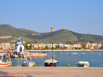 De haven van Nea Artaki | Evia Griekenland - Foto van https://www.grieksegids.nl/fotos/grieksegidsinfo-fotos/albums/userpics/10001/normal_nea-artaki-centraal-evia-2.jpg