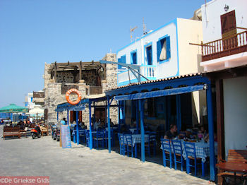 Gezellige terrasjes in Mandraki (Nisyros) - Foto van https://www.grieksegids.nl/fotos/grieksegidsinfo-fotos/albums/userpics/10001/normal_nisyros-mandraki-gezellige-terrasjes.jpg