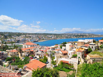 Uitzicht op stad Rethymnon - Foto van https://www.grieksegids.nl/fotos/grieksegidsinfo-fotos/albums/userpics/10001/normal_rethymnon-stad-west.jpg