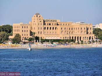 Het Casino van Rhodos stad - Foto van https://www.grieksegids.nl/fotos/grieksegidsinfo-fotos/albums/userpics/10001/normal_rhodos-stad-14.jpg