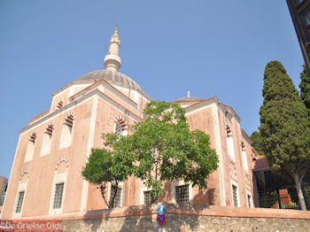 De Suleiman moskee van Rhodos stad - Foto van https://www.grieksegids.nl/fotos/grieksegidsinfo-fotos/albums/userpics/10001/normal_rhodos-stad-28.jpg