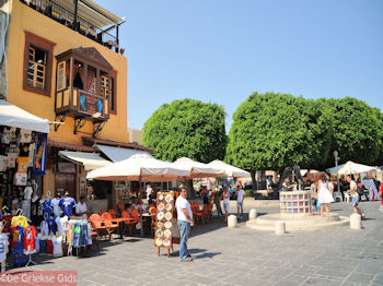 Palia Poli - Plein der Joodse Martelaren - Rhodos stad - Foto van https://www.grieksegids.nl/fotos/grieksegidsinfo-fotos/albums/userpics/10001/normal_rhodos-stad-38.jpg