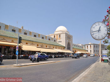 Het gebouw van de nieuwe markt - Rhodos stad - Foto van https://www.grieksegids.nl/fotos/grieksegidsinfo-fotos/albums/userpics/10001/normal_rhodos-stad-48.jpg