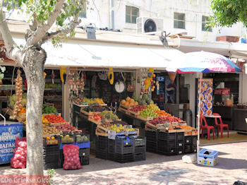 Groenten- en fruitwinkel in nieuwe markt Rhodos - Foto van https://www.grieksegids.nl/fotos/grieksegidsinfo-fotos/albums/userpics/10001/normal_rhodos-stad-62.jpg