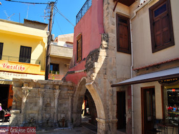 De Rimondi-Bron - Foto van https://www.grieksegids.nl/fotos/grieksegidsinfo-fotos/albums/userpics/10001/normal_rimondi-bron-rethymnon.jpg
