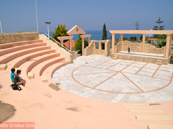 Het prive theater van Rethymno Mare - Foto van https://www.grieksegids.nl/fotos/grieksegidsinfo-fotos/albums/userpics/10001/normal_theater-rethymno-mare.jpg