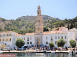 Michail Panormitis klooster vanaf de haven van Symi - Foto van De Griekse Gids