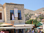 Bruid op balkon? - Eiland Symi - Foto van De Griekse Gids