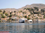 Ferry in haven van Symi - Eiland Symi - Foto van De Griekse Gids