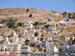 Een kleurrijke berghelling - Eiland Symi - Foto van De Griekse Gids