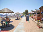 Terrasjes Faliraki-strand Rhodos - Foto van De Griekse Gids