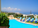 Aussicht über zwembad Rethymno Mare und Rethymnon omgeving - Foto GriechenlandWeb.de