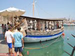 GriechenlandWeb.de Souvenierwinkel auf boot in Mandraki-haven - Rhodos Stadt - Foto GriechenlandWeb.de