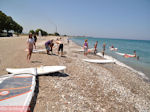 Surfers aan strand Theologos - Eiland Rhodos - Foto van De Griekse Gids