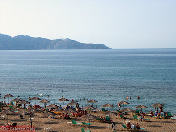 De baai van Heraklion bij Amoudara - Foto van https://www.grieksegids.nl/fotos/grieksegidsinfo-fotos/kreta-volume-1/amoudara-kreta-mid-006.jpg