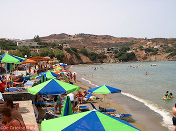 Een van de smalle strandjes van Bali op Kreta - Foto van https://www.grieksegids.nl/fotos/grieksegidsinfo-fotos/kreta-volume-1/bali-kreta-mid-001.jpg