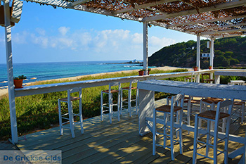 Strand Mesakti Armenistis Ikaria | Griekenland | Foto 37 - Foto van https://www.grieksegids.nl/fotos/ikaria/normaal/armenistis-ikaria-037.jpg
