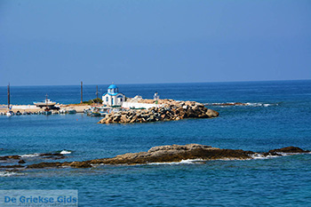 Het karakteristieke kerkje van Gialiskari Ikaria | Griekenland - Foto van https://www.grieksegids.nl/fotos/ikaria/normaal/karakteristiek-kerk-gialiskari-ikaria-001.jpg