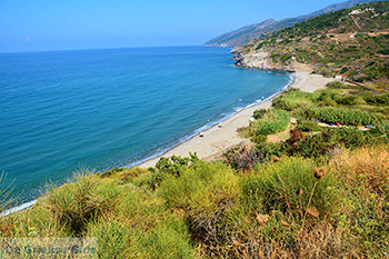 Strand Fles bij Evdilos Ikaria | Griekenland | foto 1 - Foto van https://www.grieksegids.nl/fotos/ikaria/normaal/strand-fles-bij-evdilos-ikaria-001.jpg