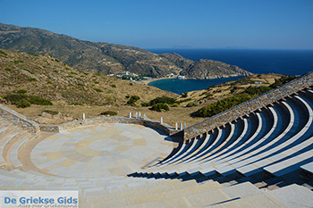Odysseas Elytis theater Chora Ios - Eiland Ios - foto 56 - Foto van https://www.grieksegids.nl/fotos/ios/normaal/eiland-ios-056.jpg