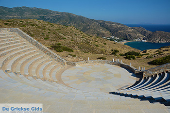 Odysseas Elytis theater Chora Ios - Eiland Ios - foto 57 - Foto van https://www.grieksegids.nl/fotos/ios/normaal/eiland-ios-057.jpg