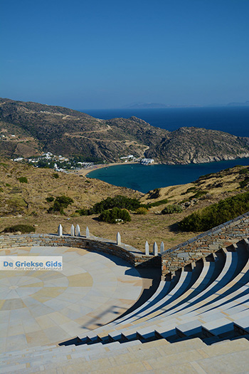Odysseas Elytis theater Chora Ios - Eiland Ios - foto 58 - Foto van https://www.grieksegids.nl/fotos/ios/normaal/eiland-ios-058.jpg